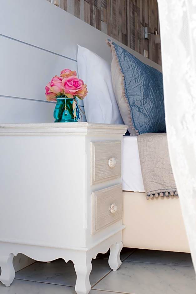 Silver Sun Studios & Apartments