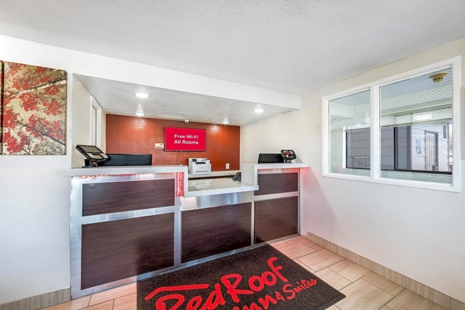 Red Roof Inn & Suites Medford - Airport