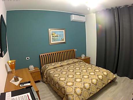 Deluxe Double Room (2 Adults + 1 Child)