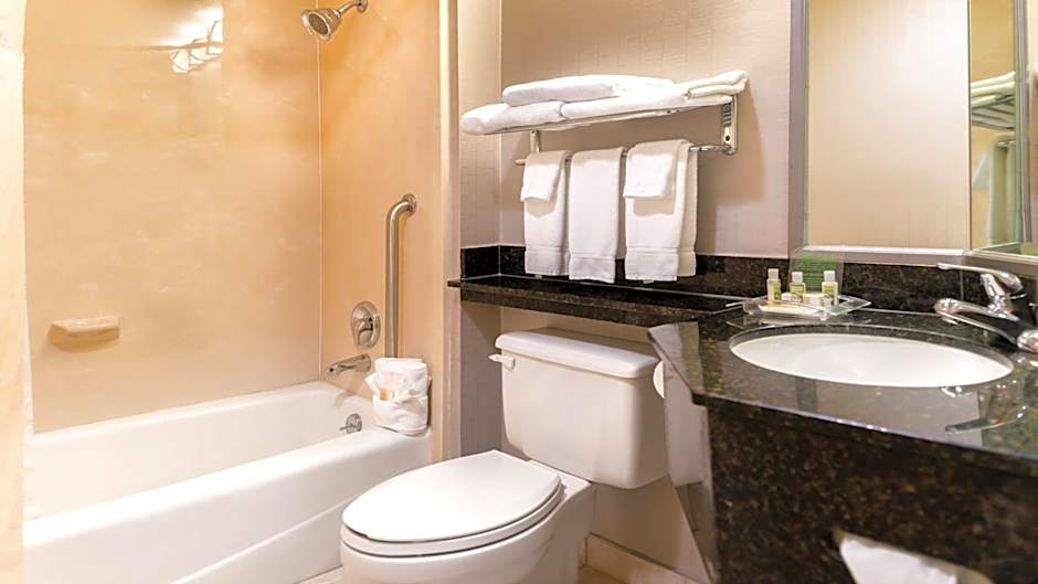 Holiday Inn Hotel & Suites Warren By IHG