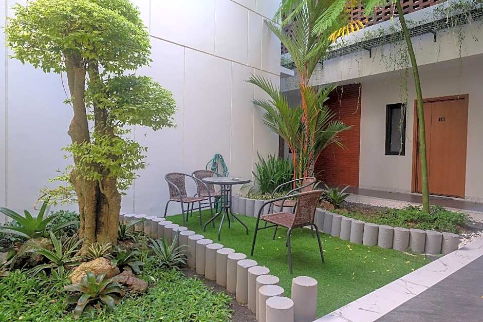 Urbanview Hotel Nardis Living near UMY