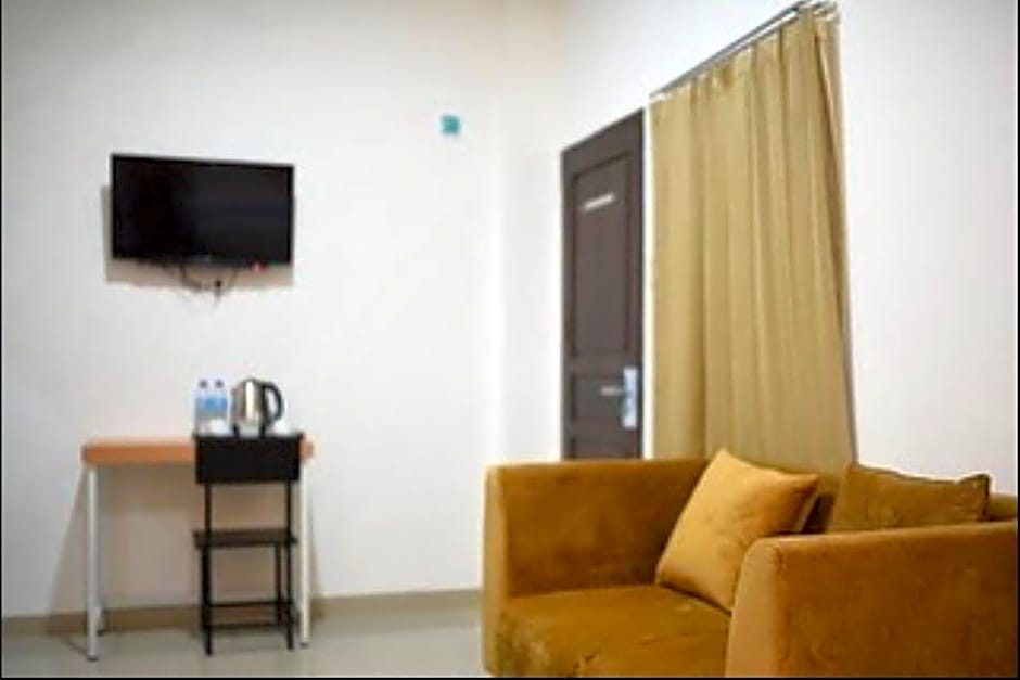 RedDoorz Plus Syariah at Polamas Andalas