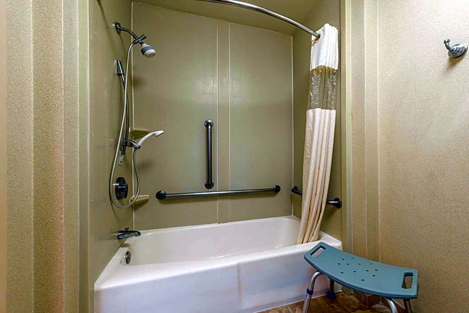 Days Inn & Suites by Wyndham Albuquerque North