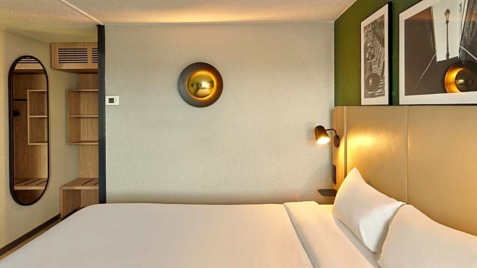 Campanile Les Ulis Hotel