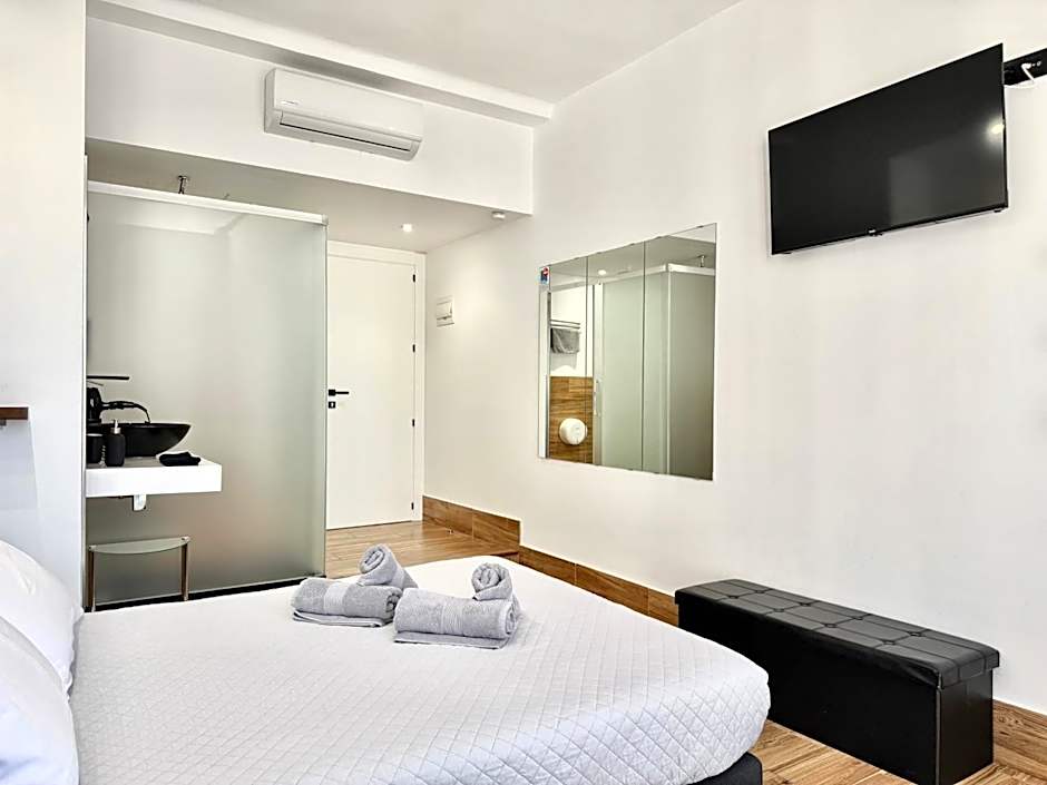 Ilustre - City-View Rooms with AC in Málaga's Old Town - Steps from Calle Larios and the Thyssen