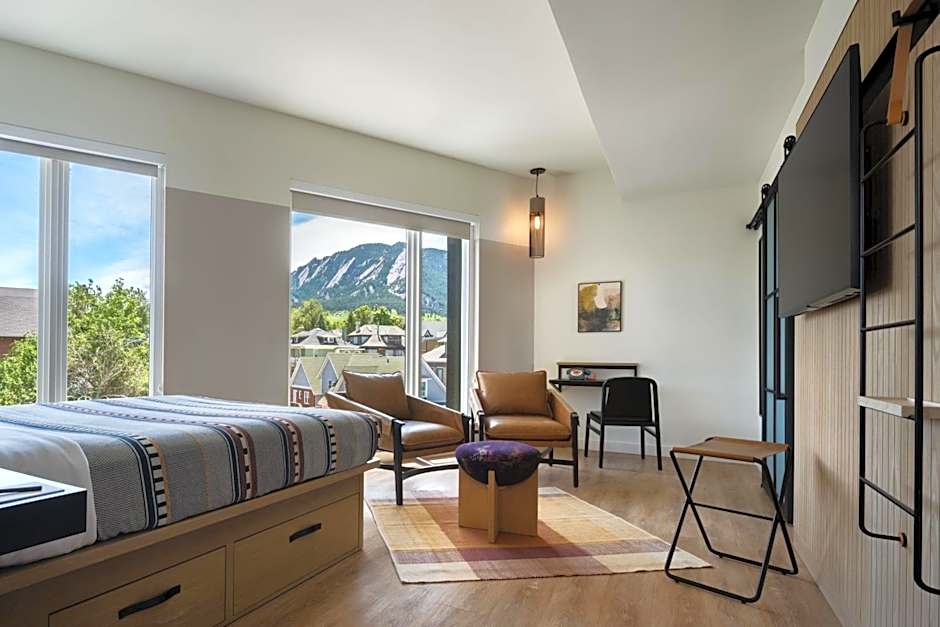 Moxy Boulder University