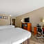Comfort Inn & Suites North At The Pyramids