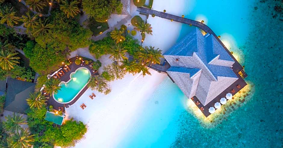 Adaaran Select Meedhupparu – 24 hours Dine Around Premium All inclusive