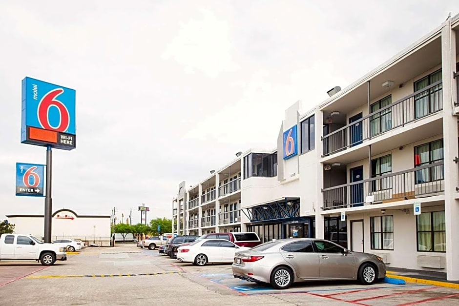 Studio 6 Houston TX Medical Center NRG Stadium