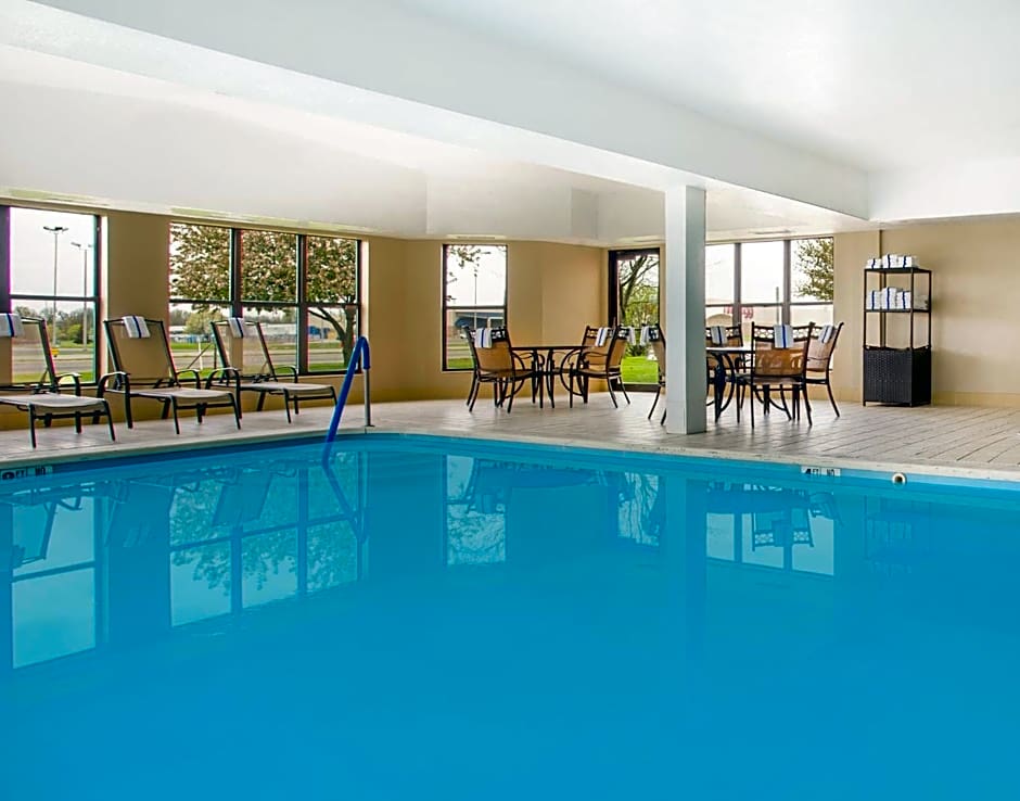 Holiday Inn Express & Suites - Muncie By IHG