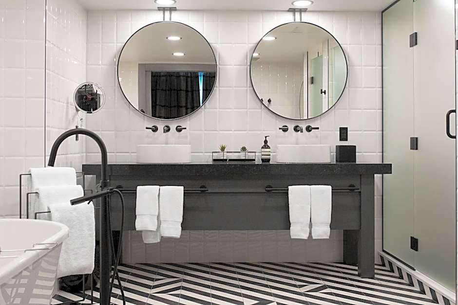 Delta Hotels by Marriott Vancouver Downtown Suites