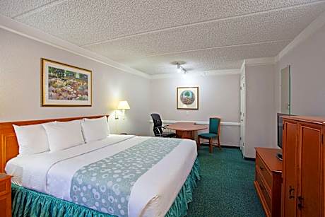 King Room with Mobility/Hearing Access - Smoking