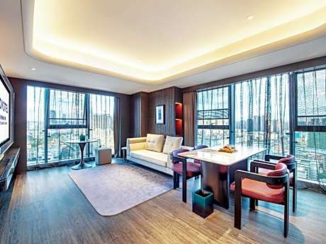Superior King Suite