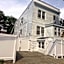 Divine Villa Guest House Harper Ave EWR AIRPORT PENN STATION NY NJ