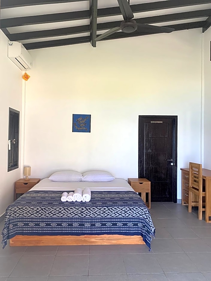 Balong Balong Surf Bungalows & Restaurant