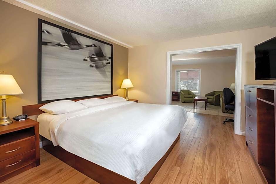 Super 8 by Wyndham Smoky Lake