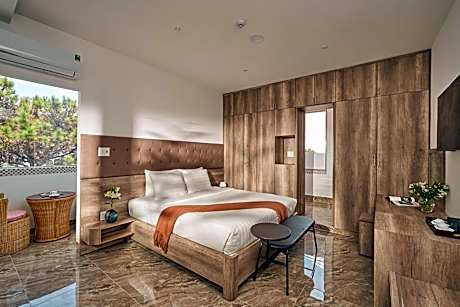 Deluxe Double Room with Balcony