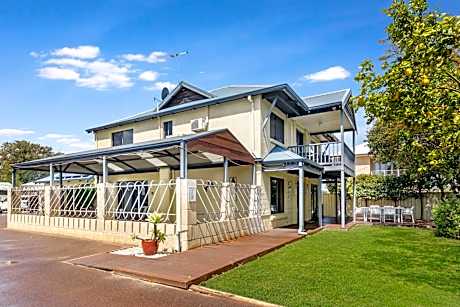 Observatory Guesthouse - Adults Only