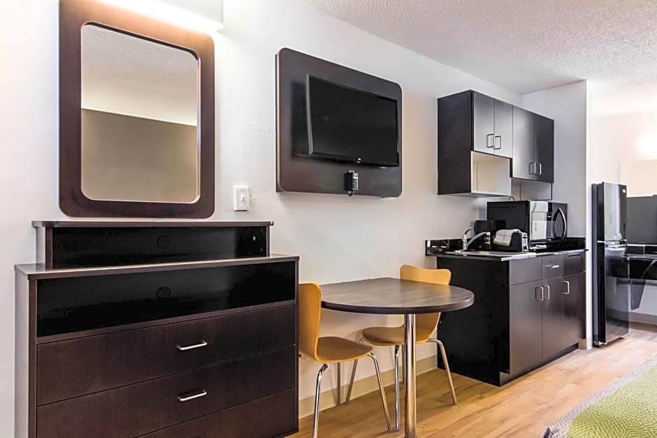 Studio 6 Lagrange