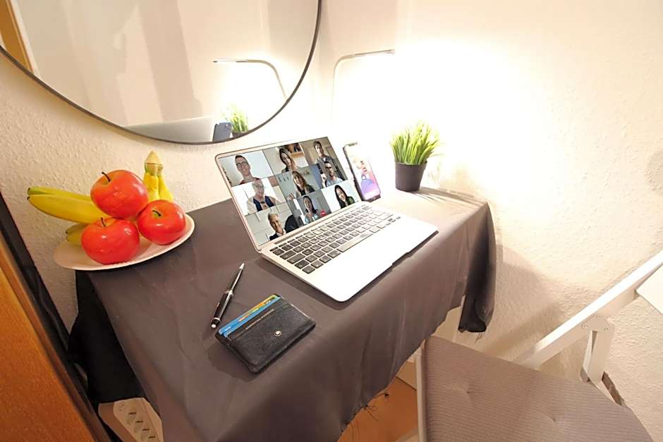 Hotel Ulm Zentrum - Komplettes Zimmer, Hochbett, Android TV & eigenem Bad - perfekt für Familien & Gruppen