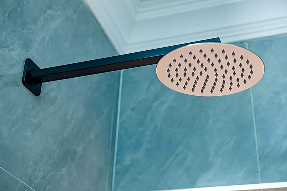 New Ambassador Hotel