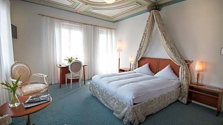 Single Room with Lake View