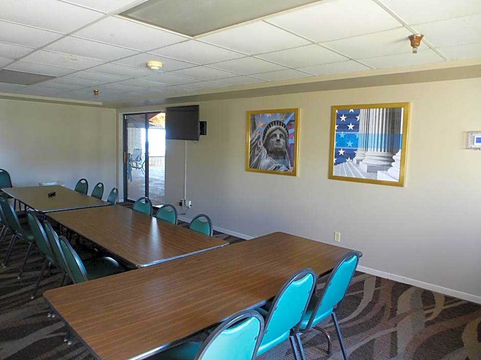 AmericInn by Wyndham Mitchell