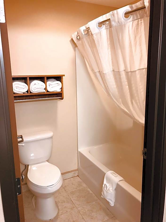 Shenandoah Inn & Suites