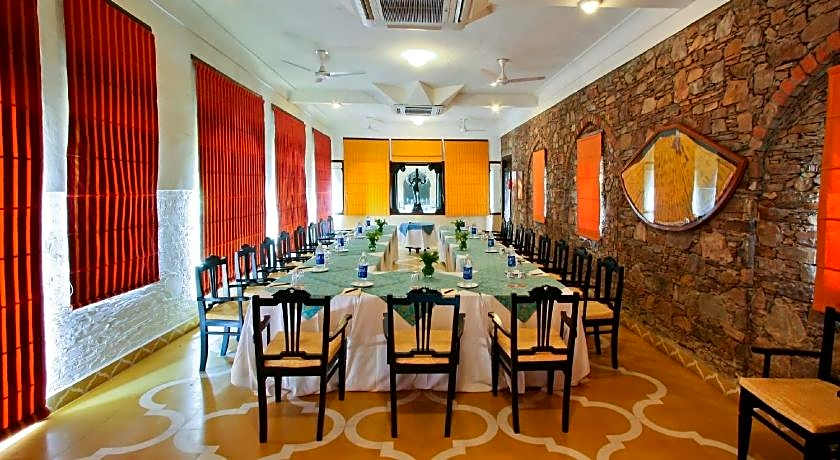 Neemrana Fort-Palace