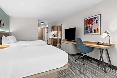 Queen Room with Two Queen Beds and Accessible Tub - Mobility Access