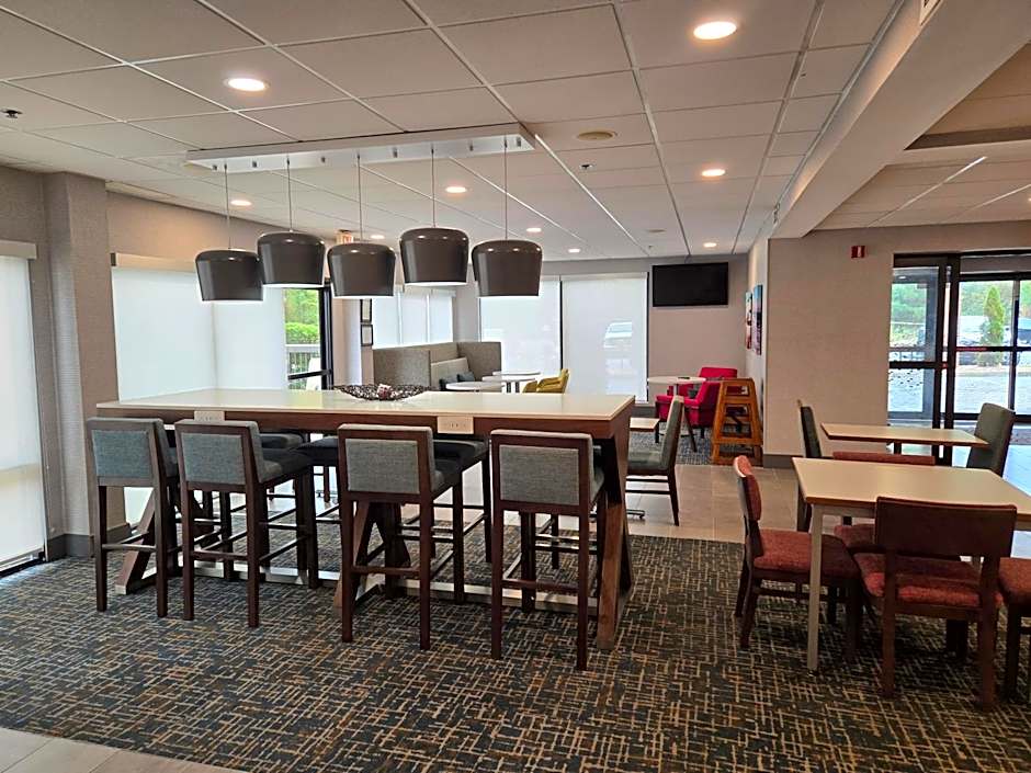 Hampton Inn By Hilton Commerce