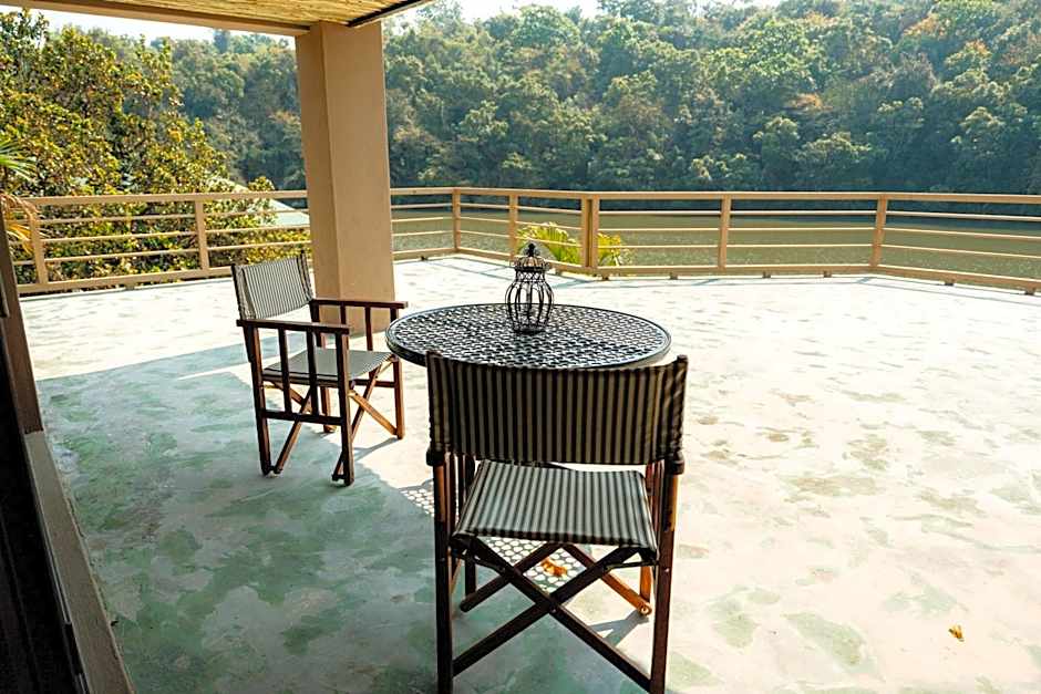 Bambuu Lakeside Lodge