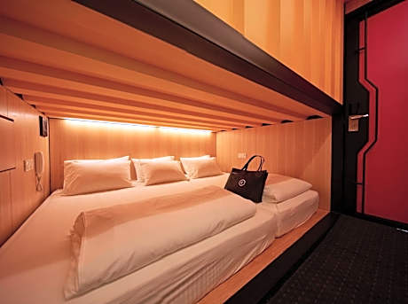 Capsule Suite (Check-In between 0800 - 1900 (12 hours stay)