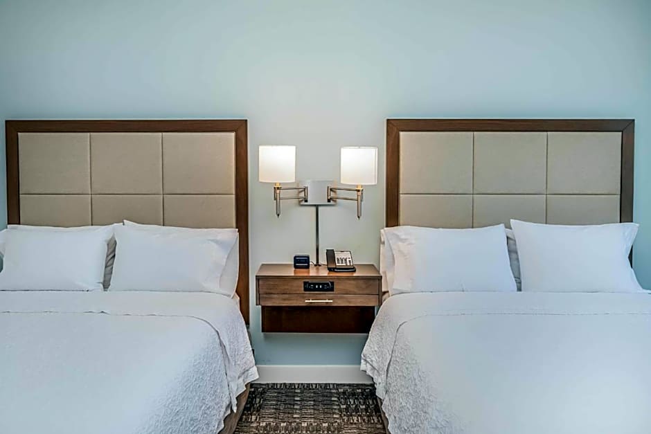 Hampton Inn By Hilton & Suites Panama City Beach-Beachfront