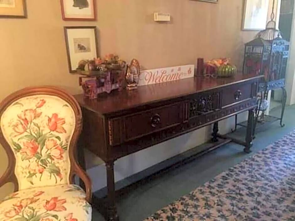 The Commodore Bed And Breakfast