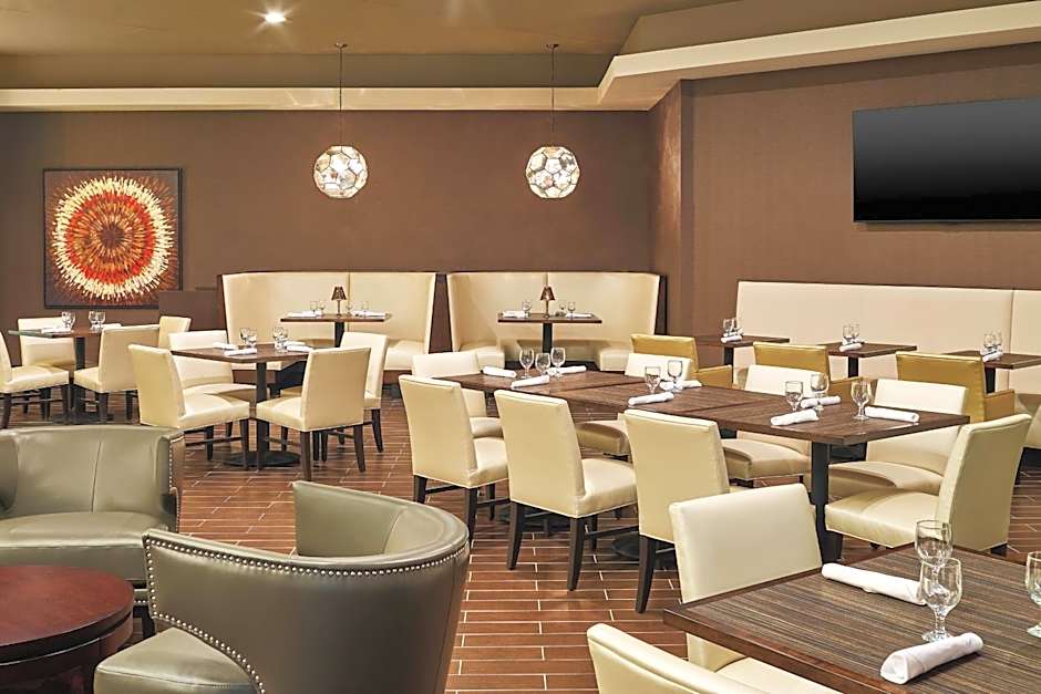 Sheraton Lisle Naperville Hotel