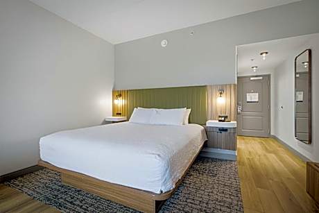 King Room with Sofa Bed - Hearing Access / Non-Smoking