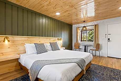 One Bedroom Suite with Queen Bed