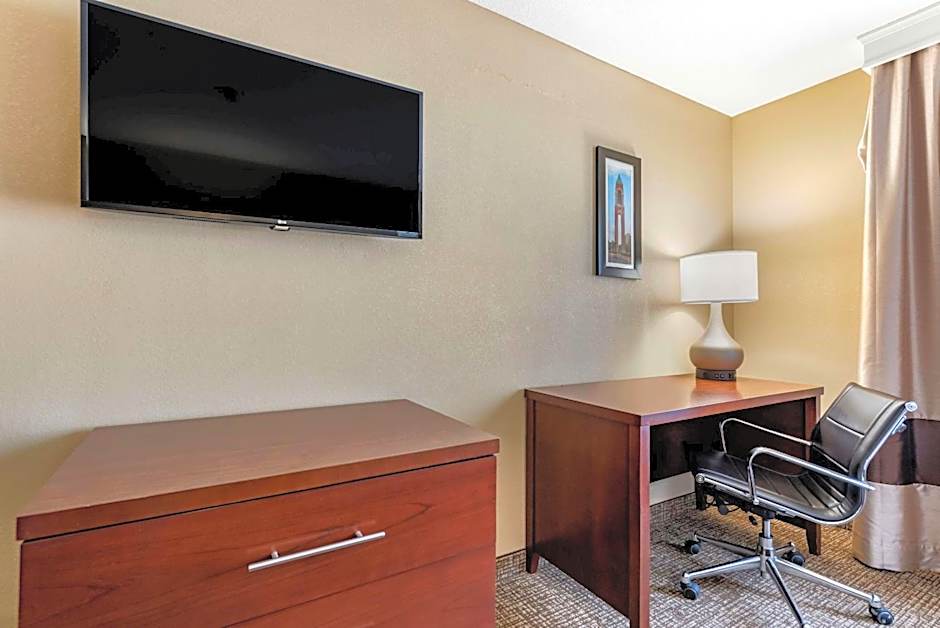 Comfort Inn & Suites Muncie