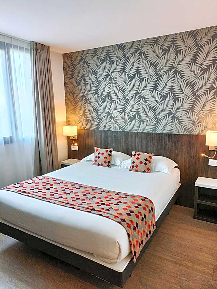 Brit Hotel Ploermel - Hotel de l'Hippodrome