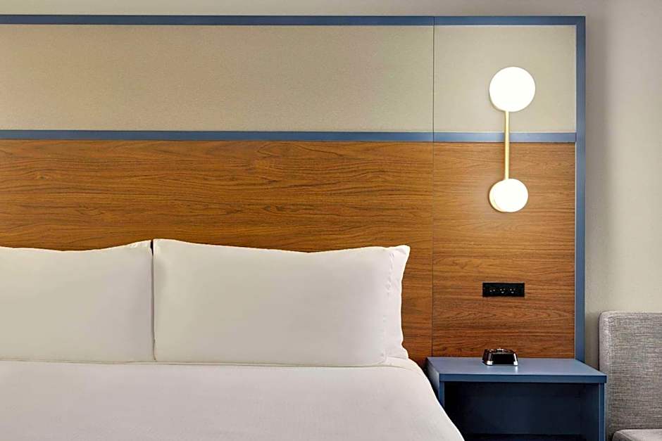 AmericInn by Wyndham Lincoln South