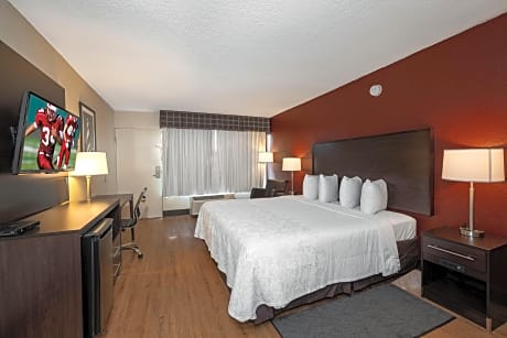 ADA Accessible King with Roll-In Shower Smoke-Free