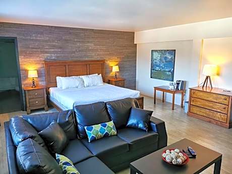 King Suite with Spa Bath and Fireplace