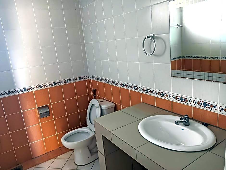 Natol Homestay - Kuching Home Penthouse Airport Road