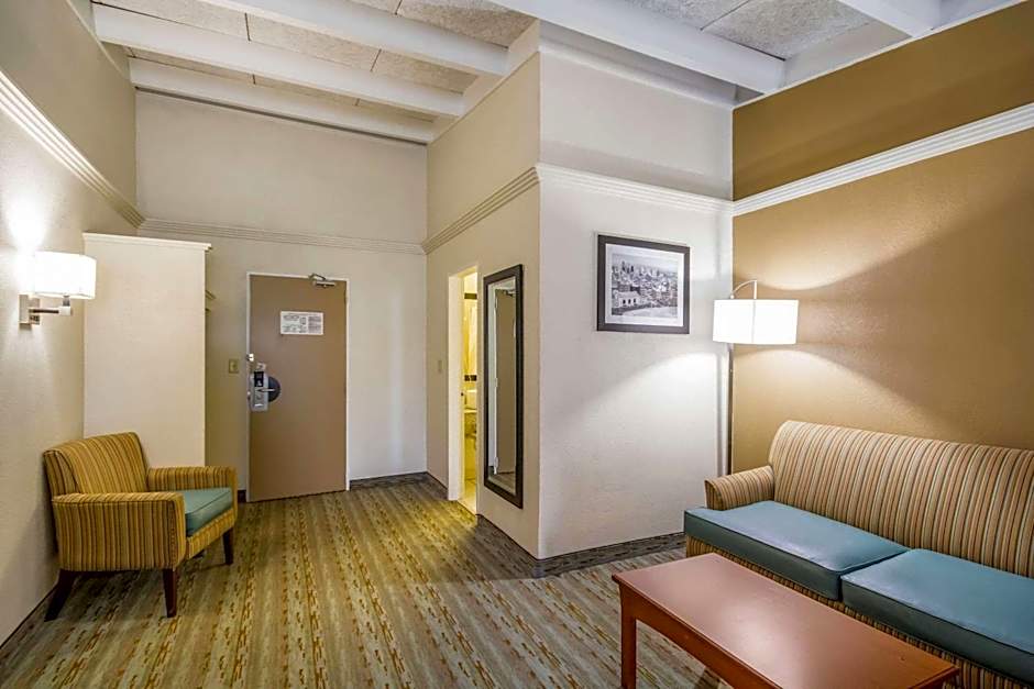 Quality Inn & Suites Kansas City - Independence I-70 East