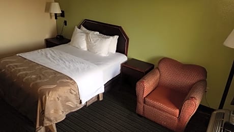 1 Queen Bed, Nonsmoking