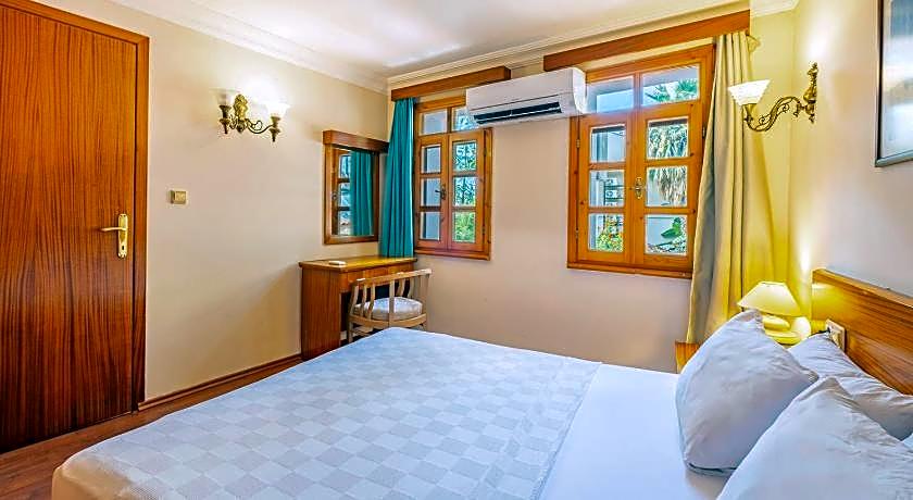 Perdikia Beach Hotel