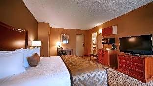 Queen Room with Roll-In Shower - Disability Access/Non-Smoking