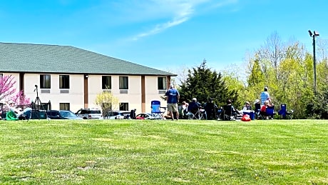 Pinckneyville Inn and Suites