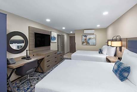 Queen Room with Two Queen Beds, Mobility Access and Bathtub with Grab Bars, Non-Smoking